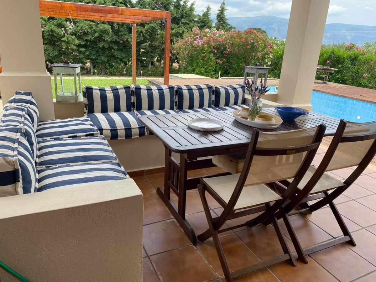 Georges Villa Galaxidi, Family, Pool And Garden Exterior photo